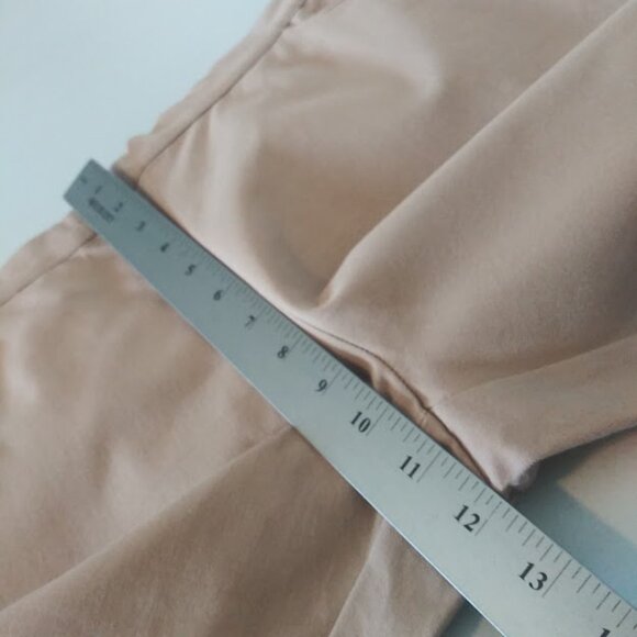 Isaac Mazrahi women's size 12P tan/khaki capris - Picture 9 of 14